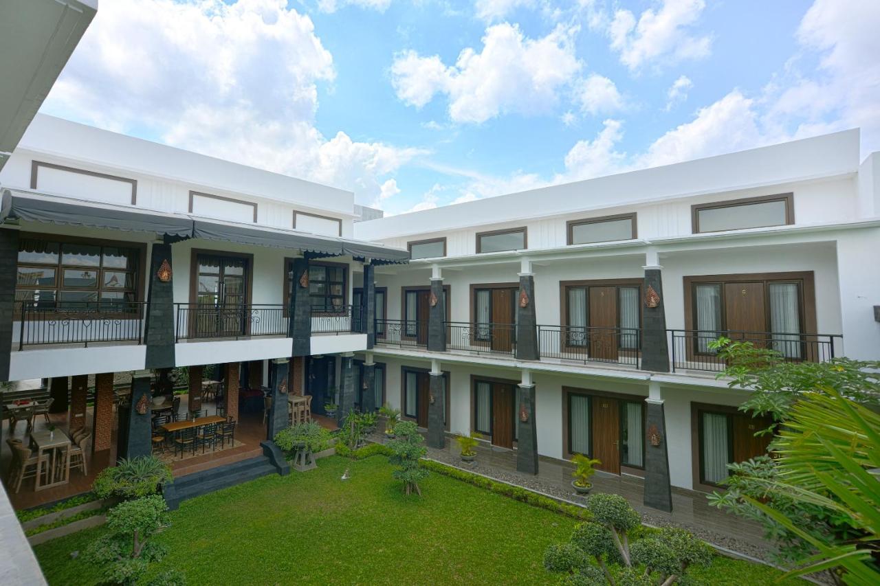The Edwin Syariah Hotel Ngabean Exterior photo