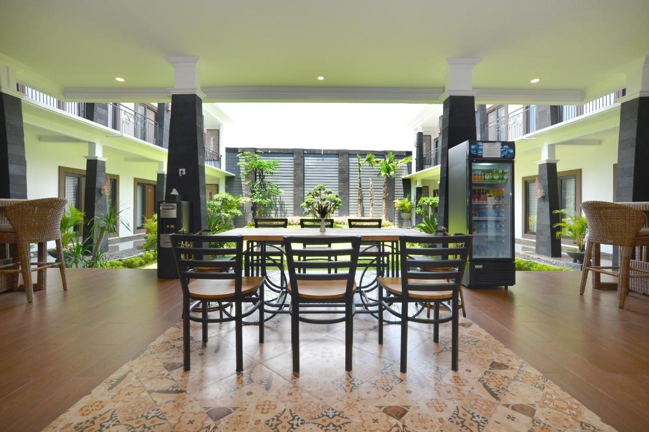 The Edwin Syariah Hotel Ngabean Exterior photo