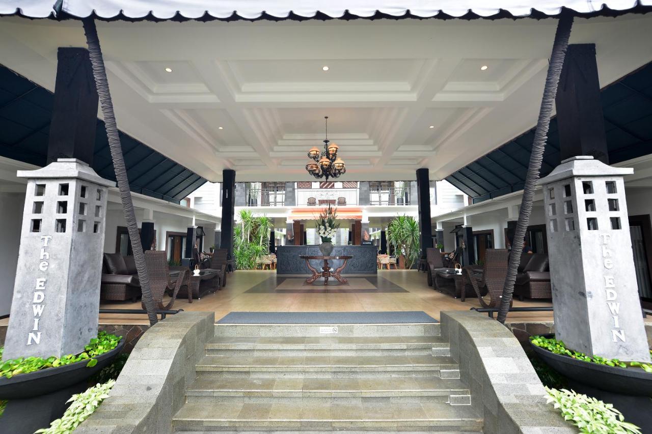 The Edwin Syariah Hotel Ngabean Exterior photo